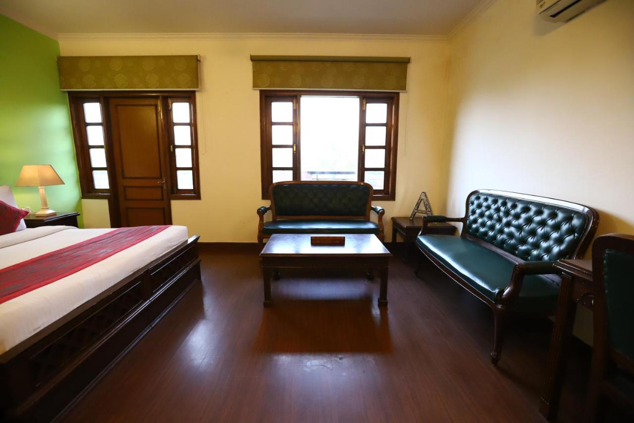 Hotel Ambica Palace Aiims New Delhi - Couple Friendly Local Id Accepted ภายนอก รูปภาพ