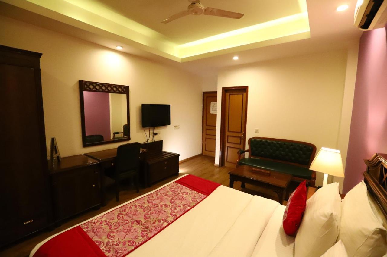 Hotel Ambica Palace Aiims New Delhi - Couple Friendly Local Id Accepted ภายนอก รูปภาพ