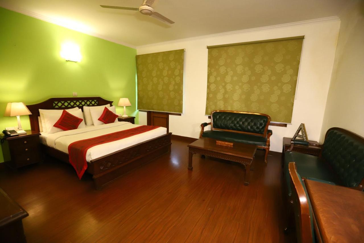 Hotel Ambica Palace Aiims New Delhi - Couple Friendly Local Id Accepted ภายนอก รูปภาพ