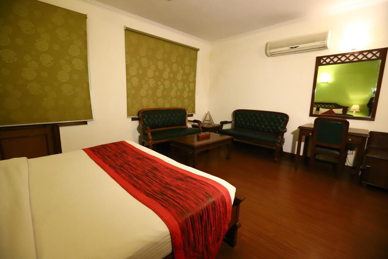 Hotel Ambica Palace Aiims New Delhi - Couple Friendly Local Id Accepted ภายนอก รูปภาพ