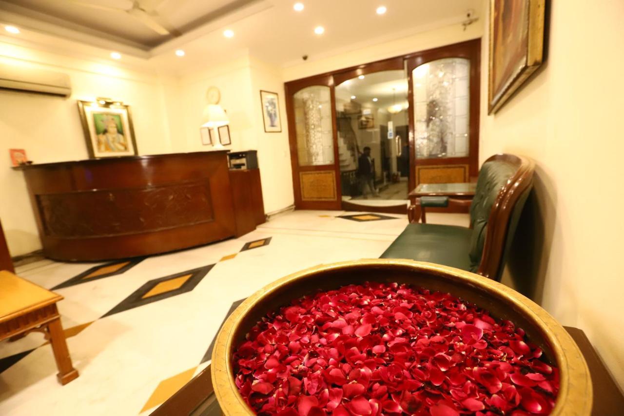 Hotel Ambica Palace Aiims New Delhi - Couple Friendly Local Id Accepted ภายนอก รูปภาพ