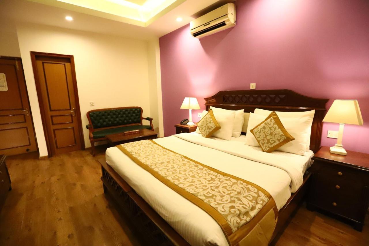 Hotel Ambica Palace Aiims New Delhi - Couple Friendly Local Id Accepted ภายนอก รูปภาพ