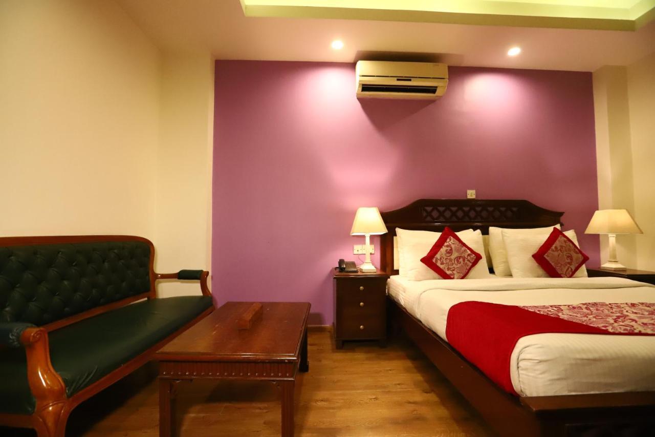 Hotel Ambica Palace Aiims New Delhi - Couple Friendly Local Id Accepted ภายนอก รูปภาพ