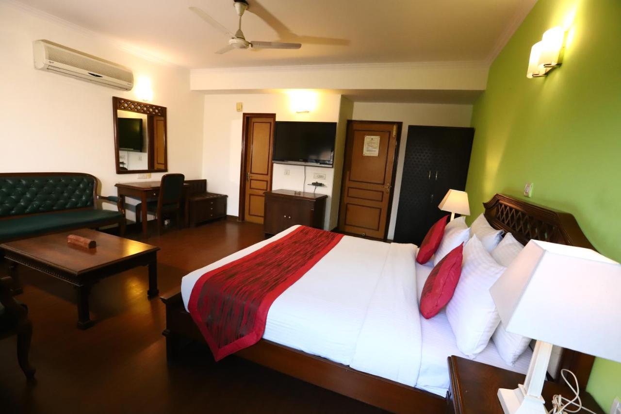 Hotel Ambica Palace Aiims New Delhi - Couple Friendly Local Id Accepted ภายนอก รูปภาพ