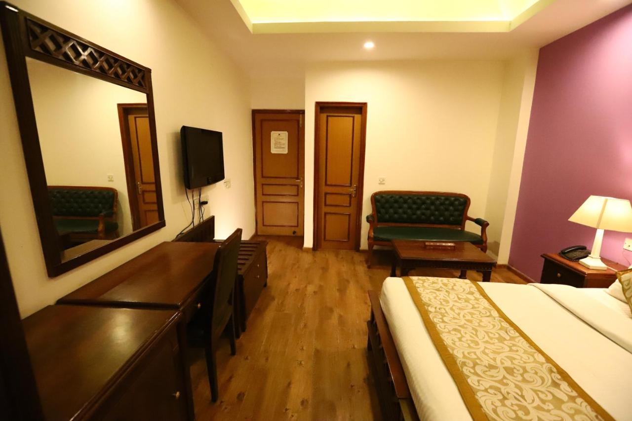 Hotel Ambica Palace Aiims New Delhi - Couple Friendly Local Id Accepted ภายนอก รูปภาพ