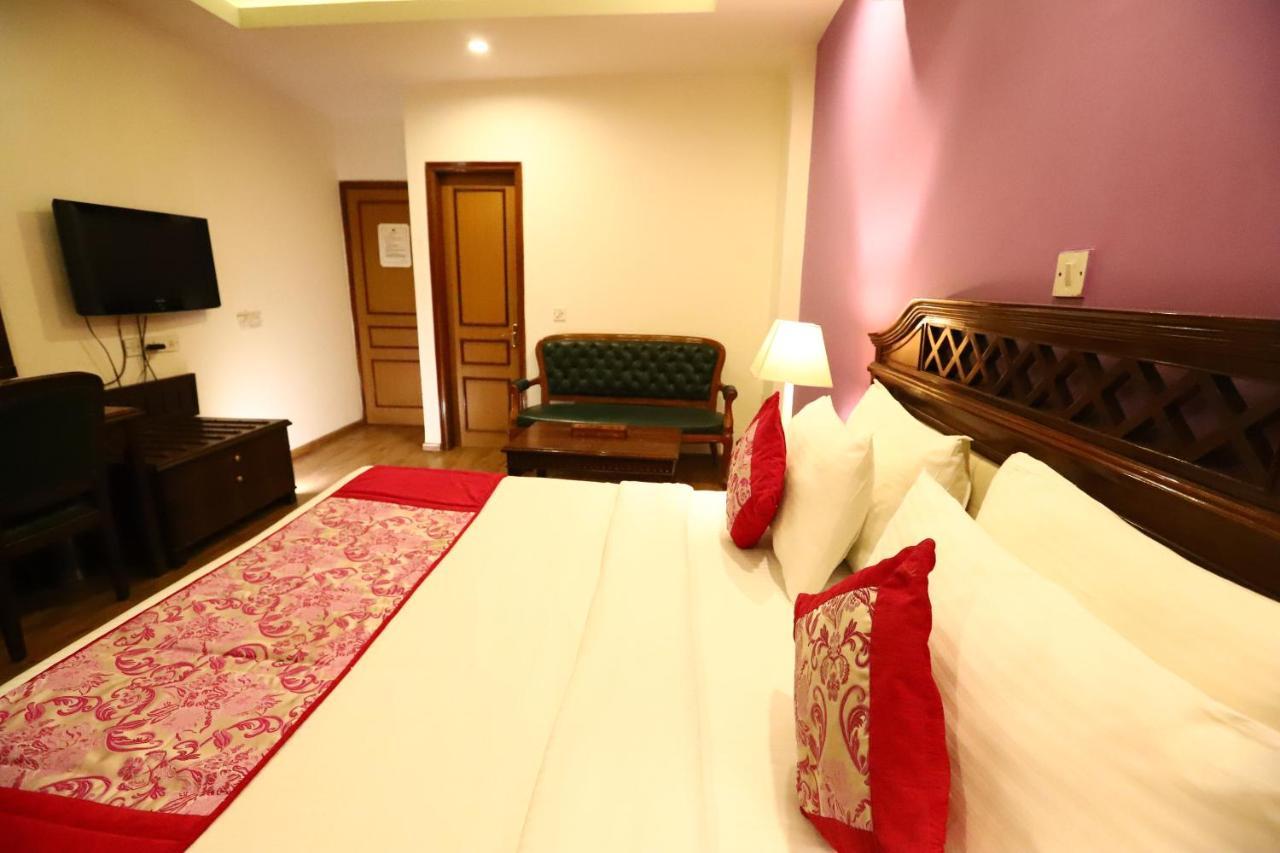 Hotel Ambica Palace Aiims New Delhi - Couple Friendly Local Id Accepted ภายนอก รูปภาพ